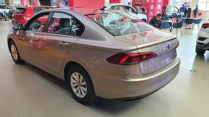 实拍21款宝来动力稳定空间大高性价比家用车