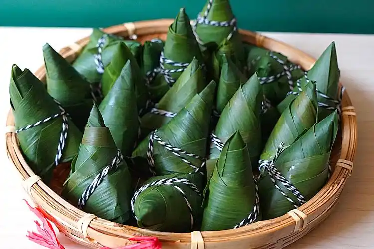 【生活通小厨房】马上端午节了!快和小编一起包粽子吧!