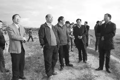 县政府县长石琳(右一)陪同甘肃定西渭河源区生态保护与综合治理规划