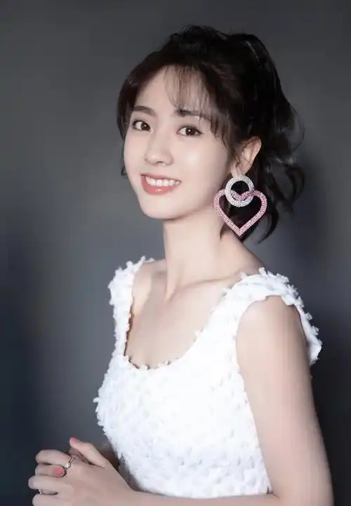 林一女歌手个人资料年龄