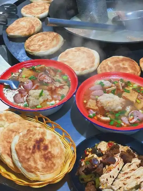 周村煮锅,是淄博风味小吃之一,迄今已有 80多年的历史了.