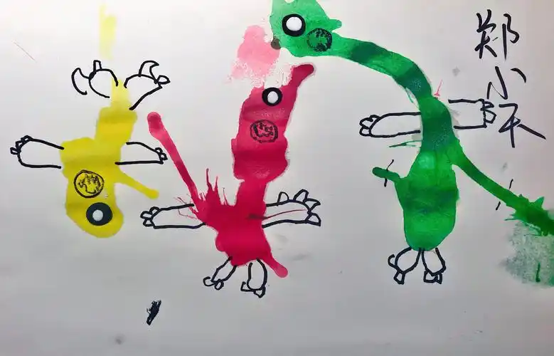 10月10日美术社团中班宝贝作品《吹出来的小怪兽》