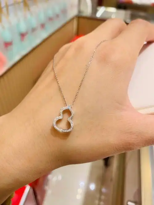 老凤祥钻石项链,专利款式,立体感设计,简约大气,双色选择,满足不一样