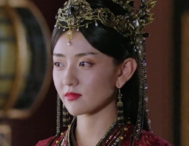 梁洁一人分饰三角,看了她演的女皇,瞬间被她的演技给惊艳到了