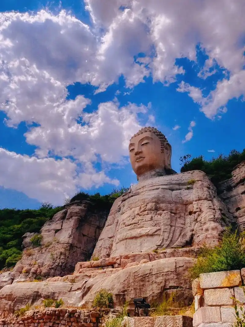 蒙山大佛,又名西山大佛,位于山西太原,高约66米,开凿于北齐 - 抖音