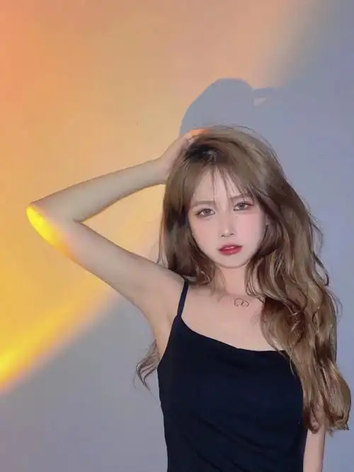 【今日发型推荐】奶茶浪漫法式卷闭上眼感受法式晚宴烛光里的柔雅睁开