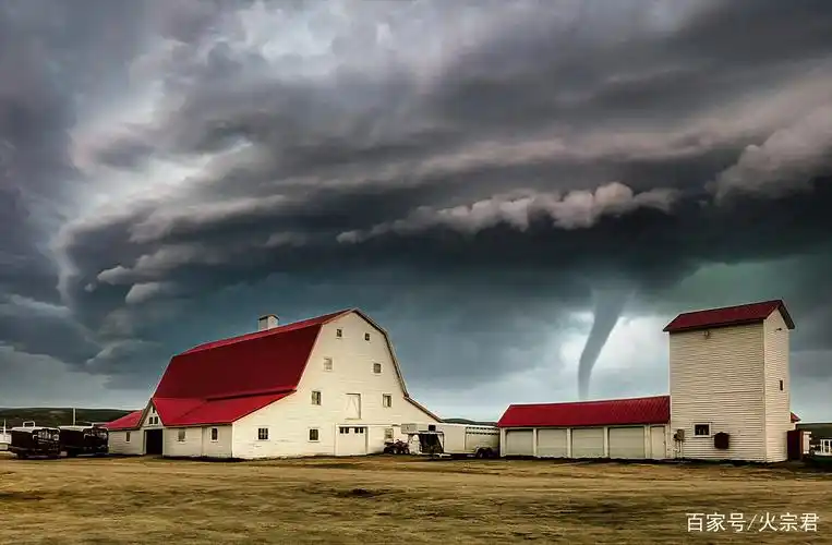 美国被超强龙卷风袭击,为何美国经常出现龙卷风,人们该如何应对