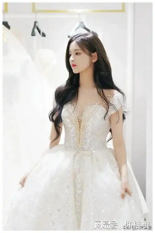 绝美暴击锦鲤女孩杨超越女神又惊艳到我了