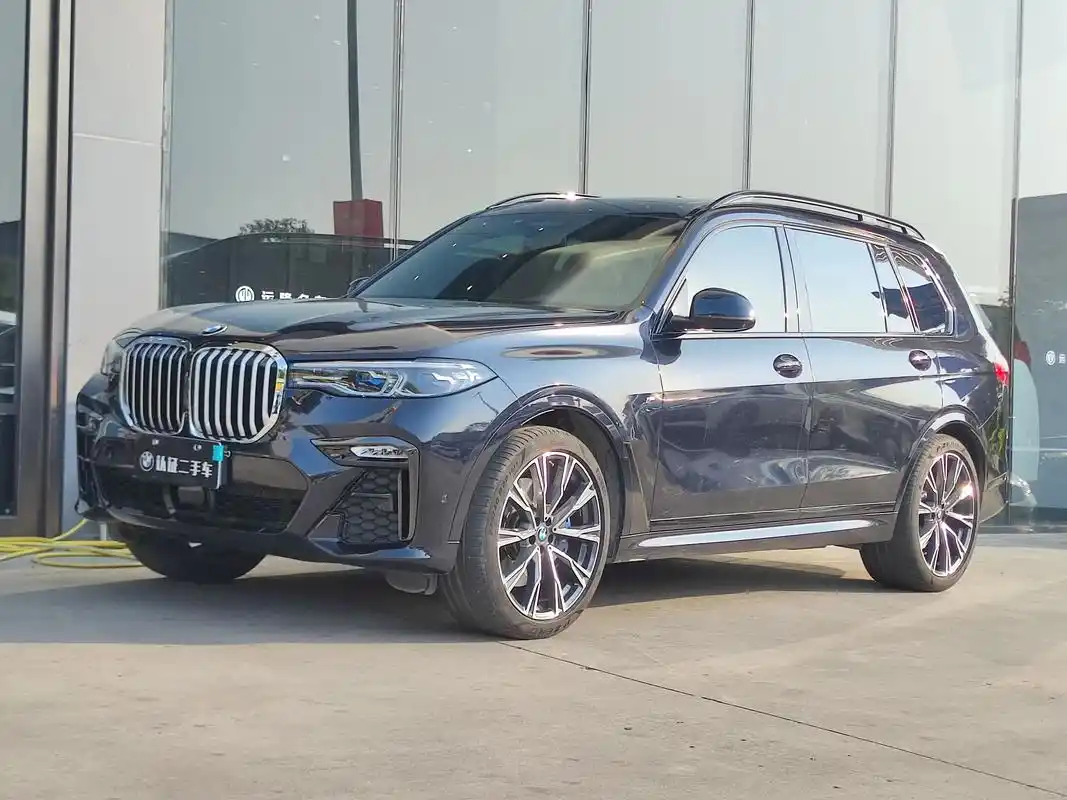 宝马x7行政