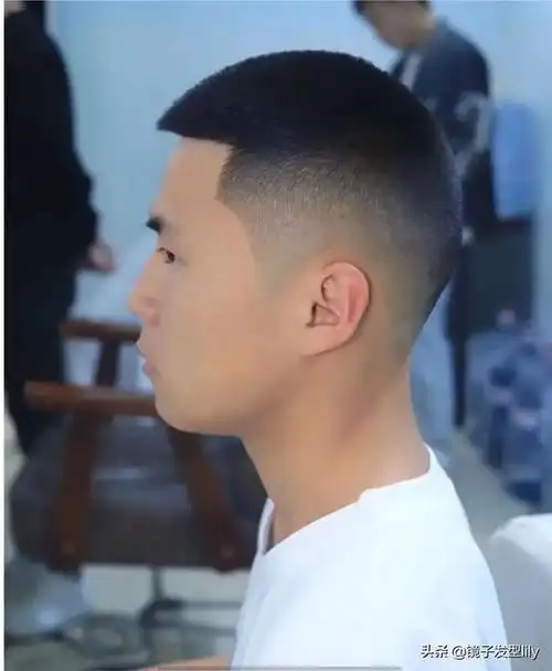 男生自来卷发型设计图片,男生刘海有点自然卷留什么发型 清爽帅气是