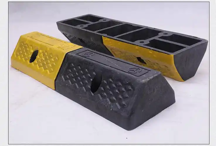 梯形防撞柱交通护栏隔离栏15米橡胶挡车器停车桩车位桩阻车器挡车器黑