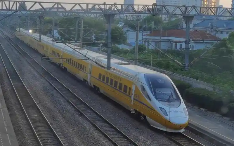 【铁路随拍】动检来上南了!crh5j-0501担当dj1083莘庄4道通过