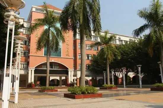 p>珠海九洲中学成立于2014年,原名 a href="#" data-lemmaid="