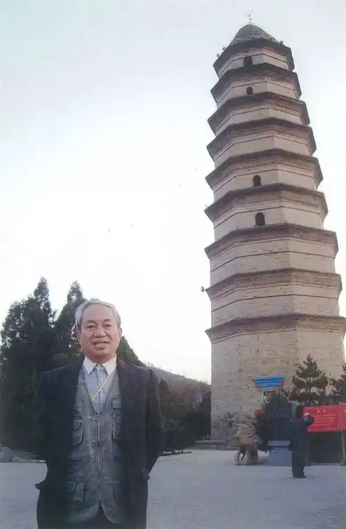 很多这样的大编辑撑起人民文学出版社的声名张小鼎