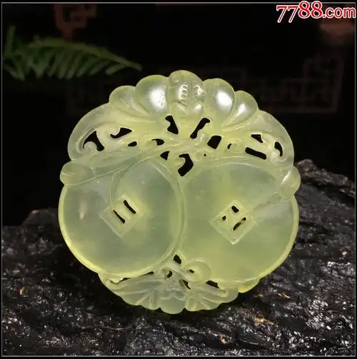 浅绿岫玉蝙蝠送财吉祥玉佩