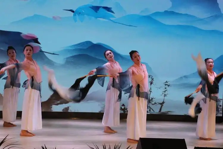 水墨兰亭一组优美的舞蹈慢门摄影