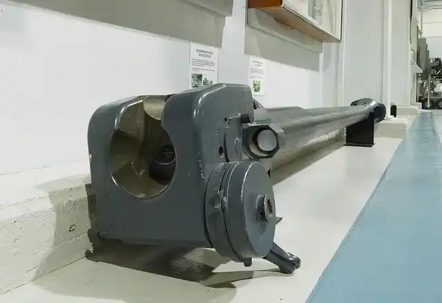 8 cm flak 18/36/37,有时也包括了一些更先进的型号,例如flak 41.