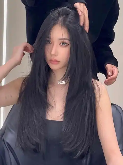 发色搭配的偏深 偏雾感#上海剪发  #上海染发  #高层次中长发  #高