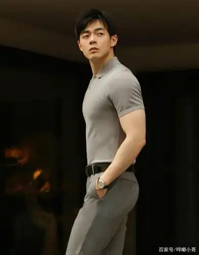 组图:健身天菜小哥哥,身材棒,颜值帅,90后的男生气质非凡一般