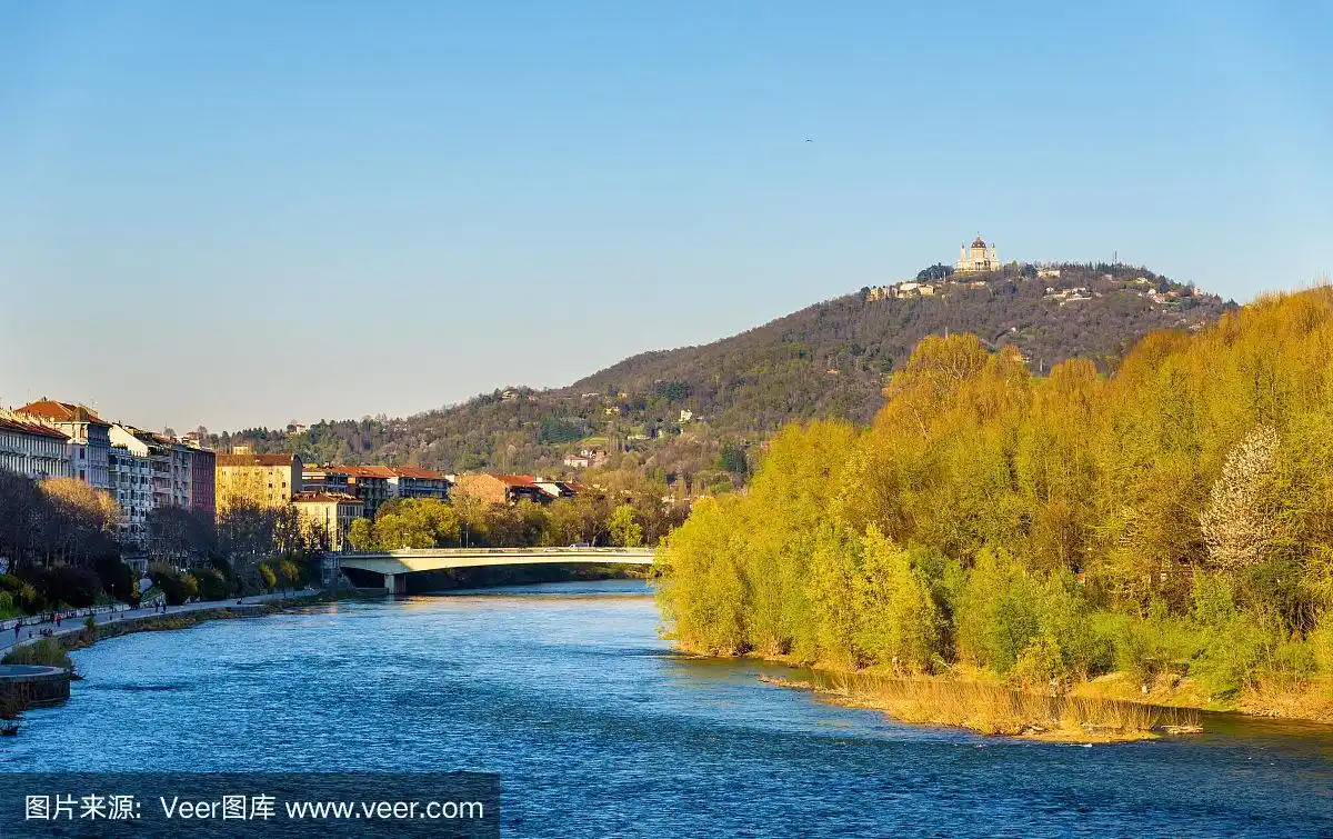意大利波河上的都灵