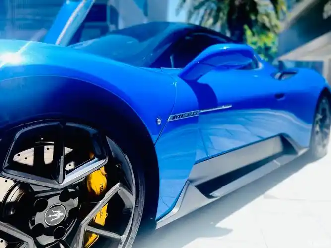 来自亚平宁半岛的蓝色旋风玛莎拉蒂mc20超级跑车实拍