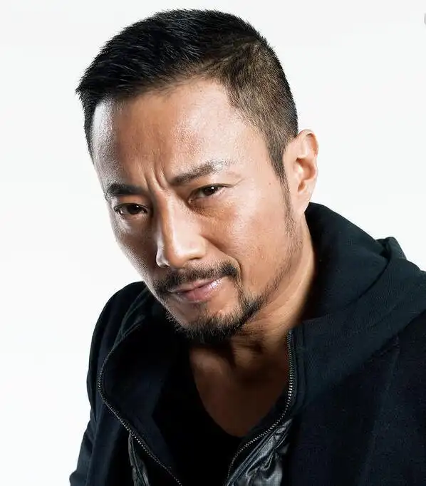 张涵予的收藏爱好是被冯小刚一伙人带着入行的,他自