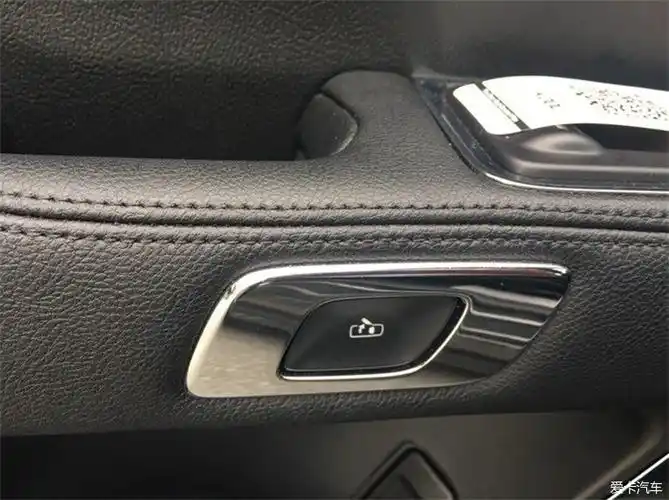 正驾驶开门按钮—连开门按键都这么别致
