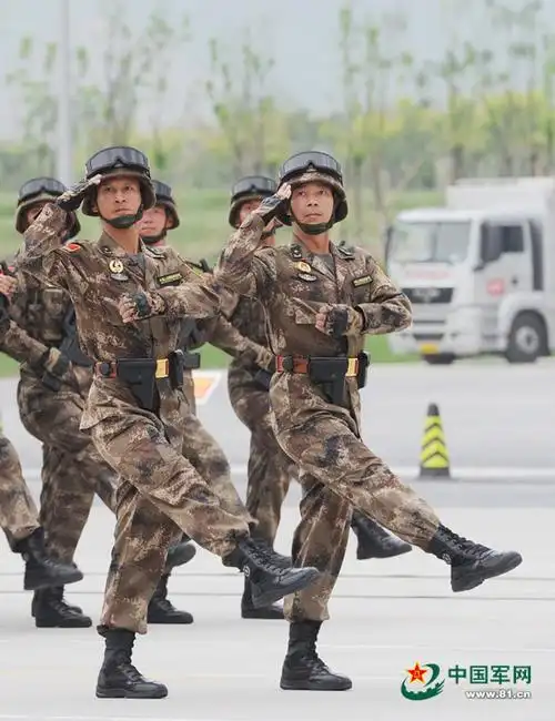 夜袭阳明堡战斗模范连英模部队方队