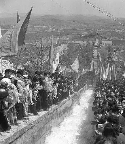 1965年:"愚公移山,改造中国"