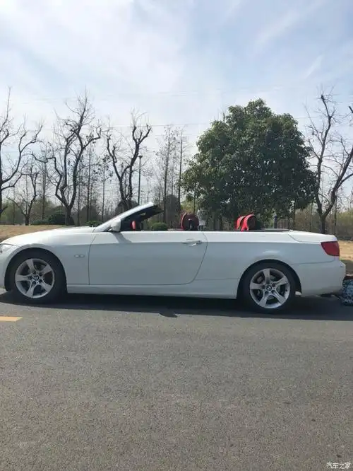 2011款宝马325i硬顶敞篷