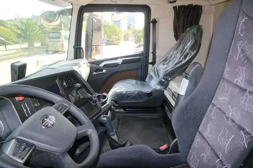 一汽解放 j7重卡 550马力 6x4 国五牵引车(ca4250p77k25t1e5)