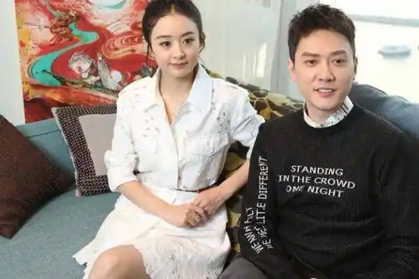 冯绍峰中年发福肚腩隐约可见网友调侃跟赵丽颖完全不搭