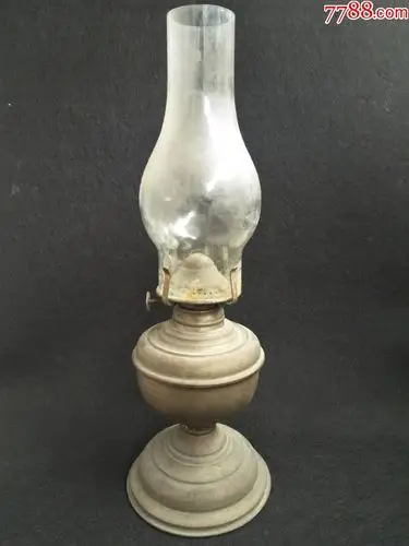 民国白铜煤油灯一盏.