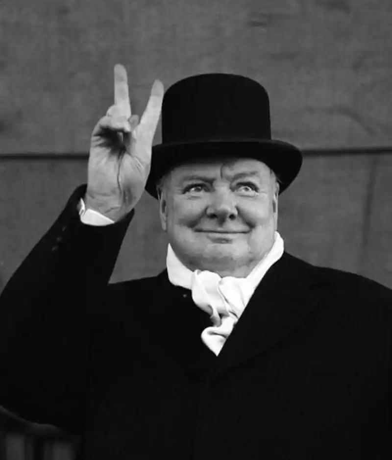 英德开战以后的1940年,法律规定英国餐馆禁止向顾客同时提供鱼和肉(也