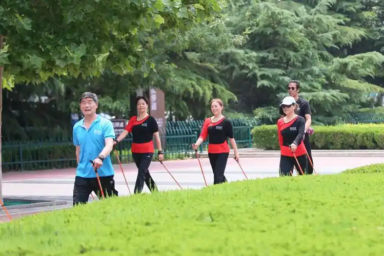 济宁参加全国老年人持杖健走网络短视频交流活动