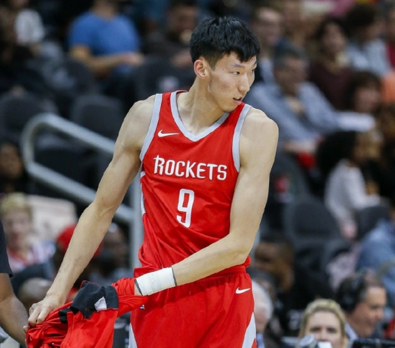 周琦身高2.17米,周琦个人资料简介