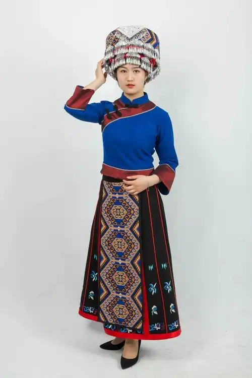 摘一道彩霞绣花鞋,"多彩土家·魅力长阳"全国土家族服饰文化展开幕