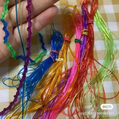 小时候的回忆,玻璃丝,喜欢买五颜六色的玻璃丝然后编成手链,还可以在
