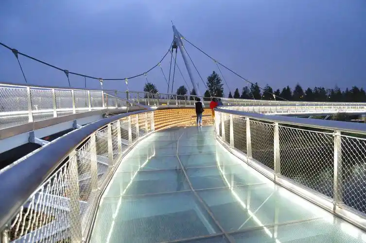 30.天色已晚,回头走,又经玻璃桥.