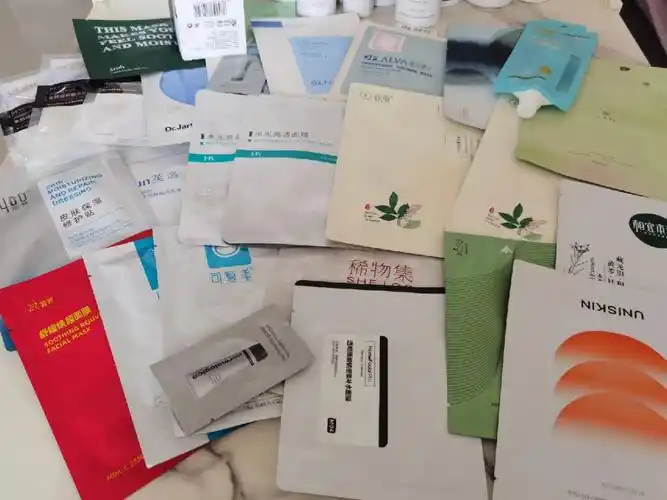 囤了一堆面膜有时间慢慢试