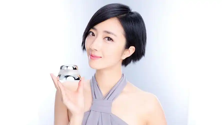 桂纶镁代言资生堂百优精纯乳霜～《趁早》微电影,女人要趁早勇敢独立!