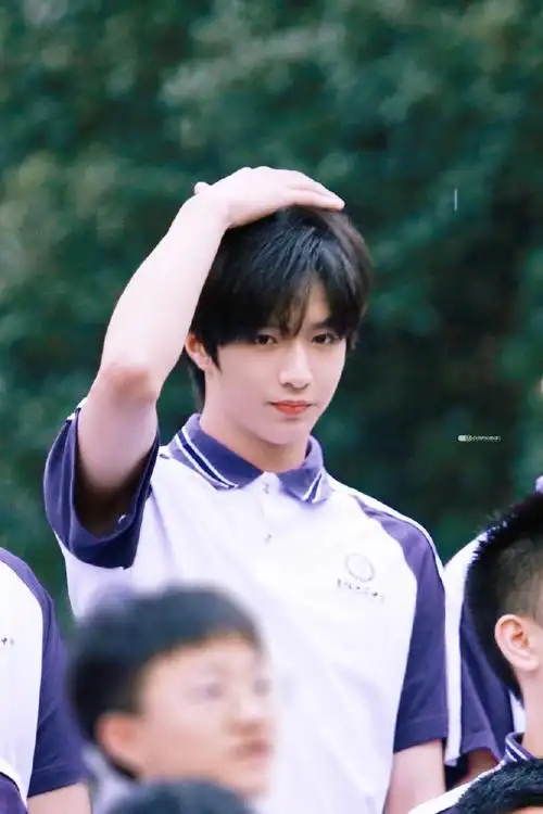 时代少年团新闻210528刘耀文昨日现身初中毕业照拍摄小丸子即将痛失最