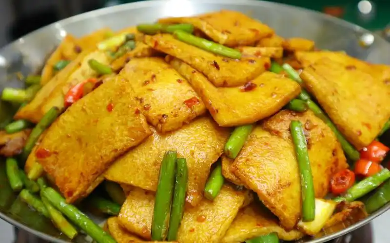 饭店卖38一份的干锅千页豆腐,大厨教你在家3块钱搞定,太简单了_哔哩哔