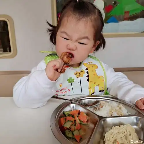 小可爱啃鸡腿表情多可爱