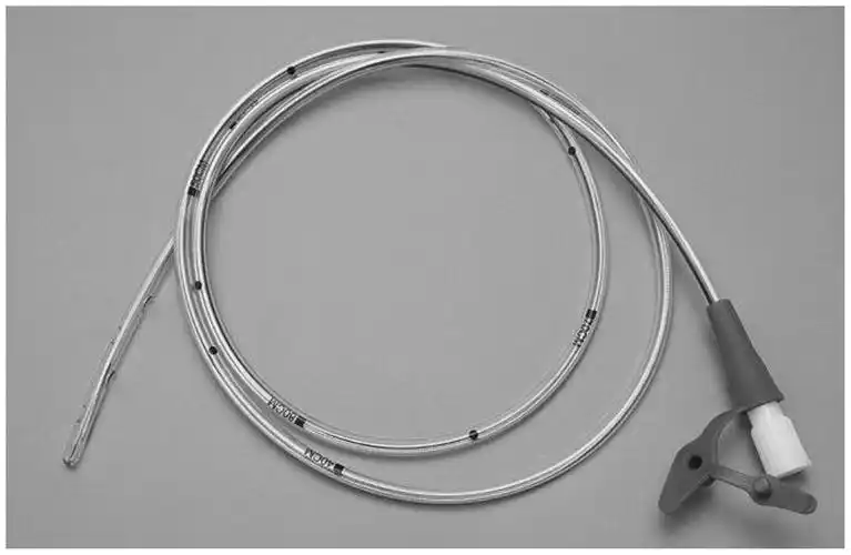 螺旋型鼻肠管是,x光下可见,在盲插过程中,鼻肠管通过导丝被伸直,置入