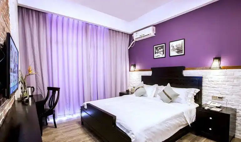 91-120平米三居室紫色现代简约风格卧室装修效果图