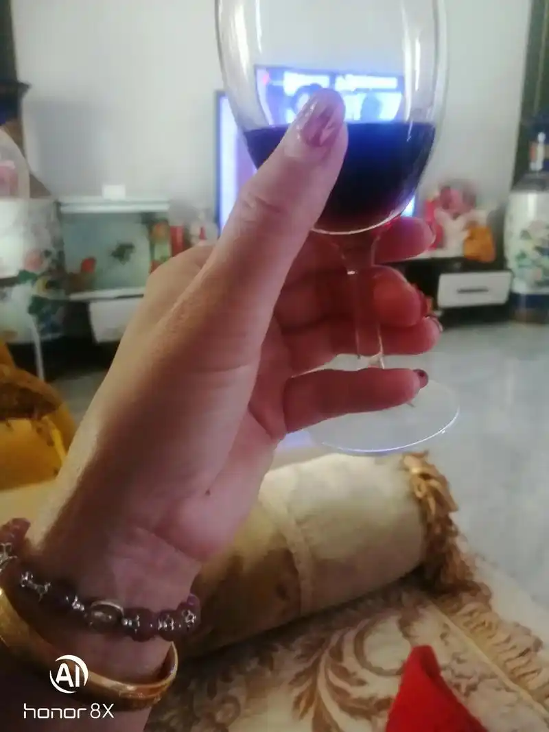 敬自己一杯酒, 感谢自己这些年的经历, 让自己越来越成熟,越 - 抖音