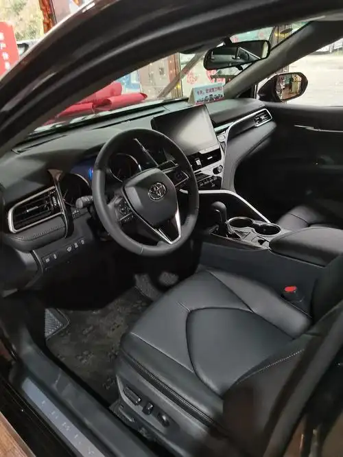 想问一下买凯美瑞的兄弟姐妹们都是多大年龄段的,我今年23开21款黑色