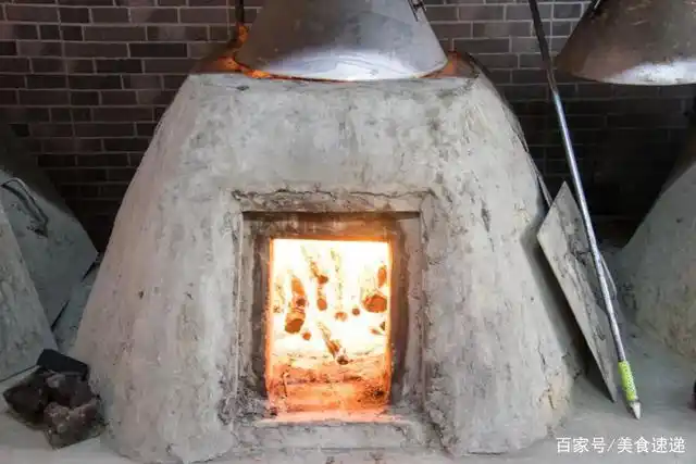 藏在长春市区的地道土窑坑烤!人气火爆不提前预约根本吃不上!