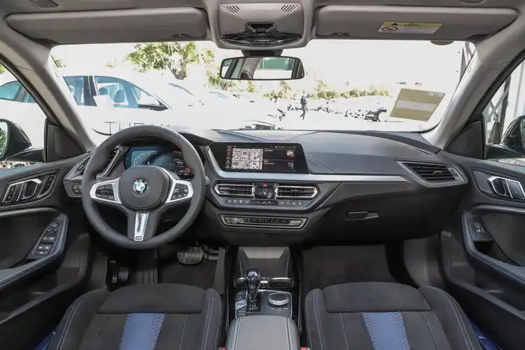 2021款 宝马2系 gran coupe 225i m运动曜夜套装内饰